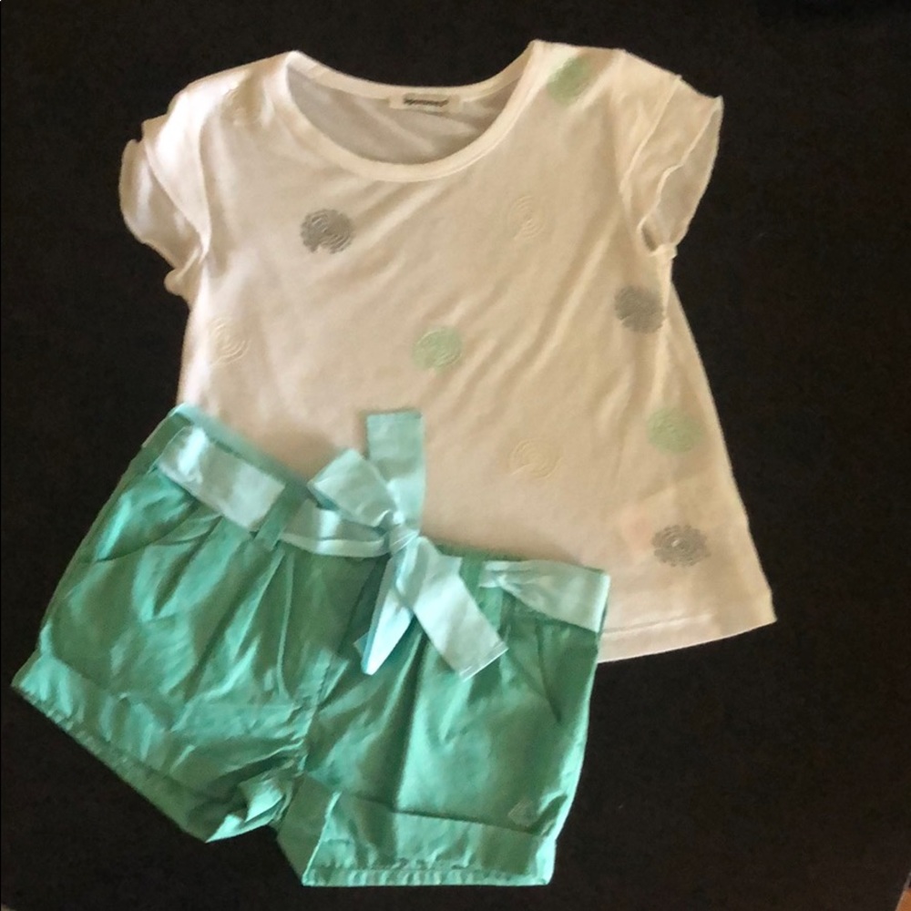 Girls Sz 4 white and green matching Outfit